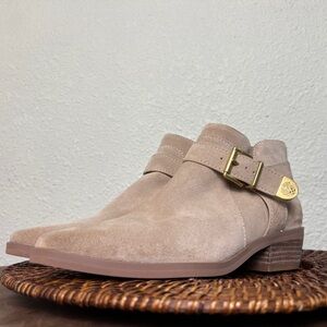 Vince Camuto Maiyah Elegant Tan Ankle Boots Size 7.5